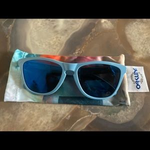 Men’s Oakley Frogskin Sunglasses